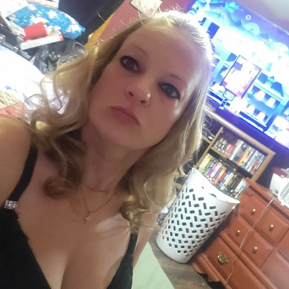 Meet your Posher, Tina - Picture 2 of 4